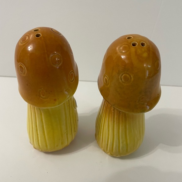 Anthropomorphic Angry Mushroom Men Salt and Pepper Shakers - Picture 5 of 6
